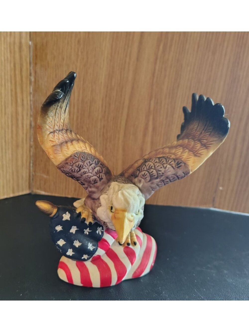 Ceramic porcelain American Eagle on American Flag 5" preowned